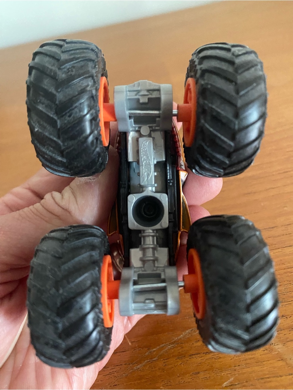 Hot Wheels Monster Jam Tiger Shark die-cast truck - Picture 5 of 7
